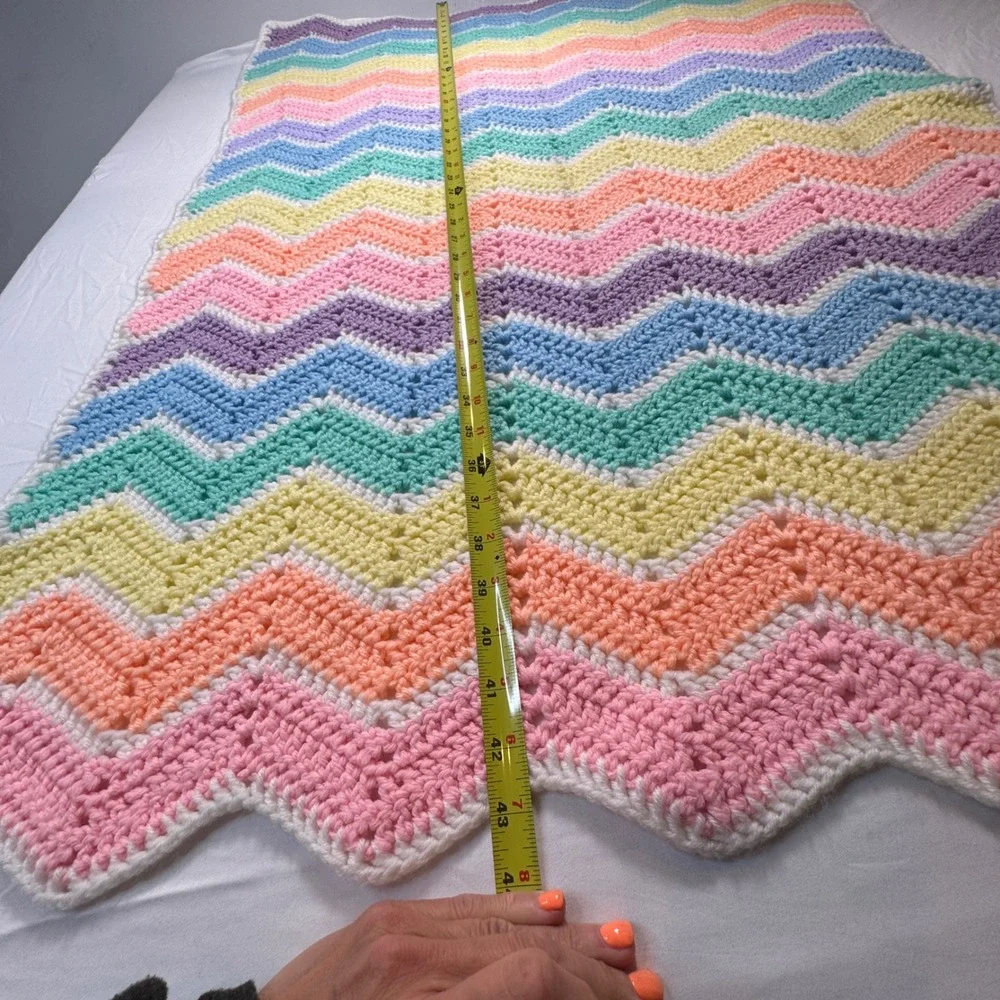 Handmade Crochet Baby Blanket Rainbow Pastel Chevron Scalloped Throw 43x32 inch